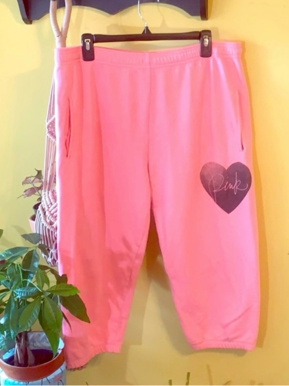 🌺PINK Victoria's Secret 🌺Heart Capri Sweatpants - PINK Victoria's Secret